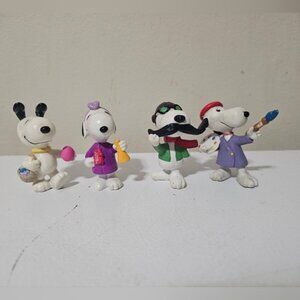 Vintage Peanuts SNOOPY Figures Set Of 4